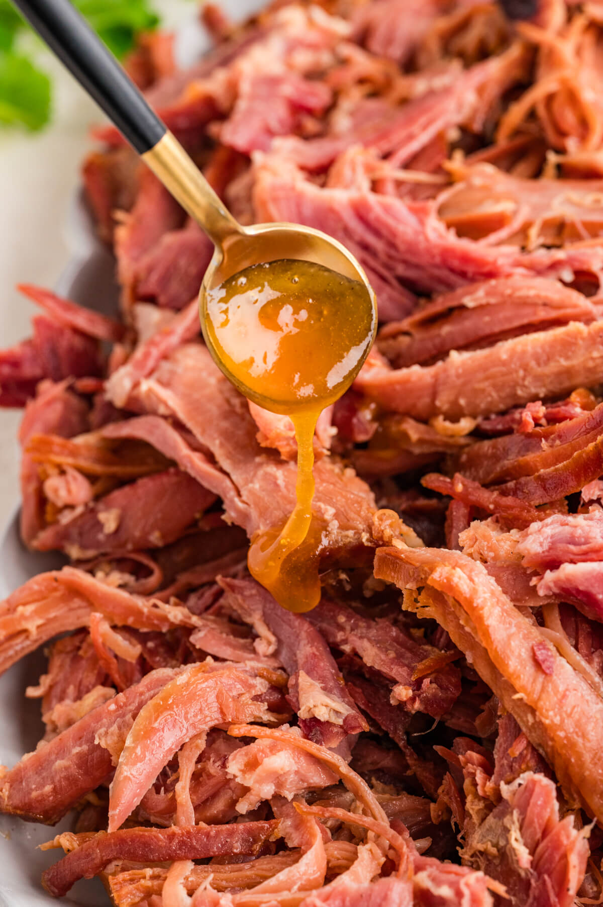drizzling glaze over pulled ham