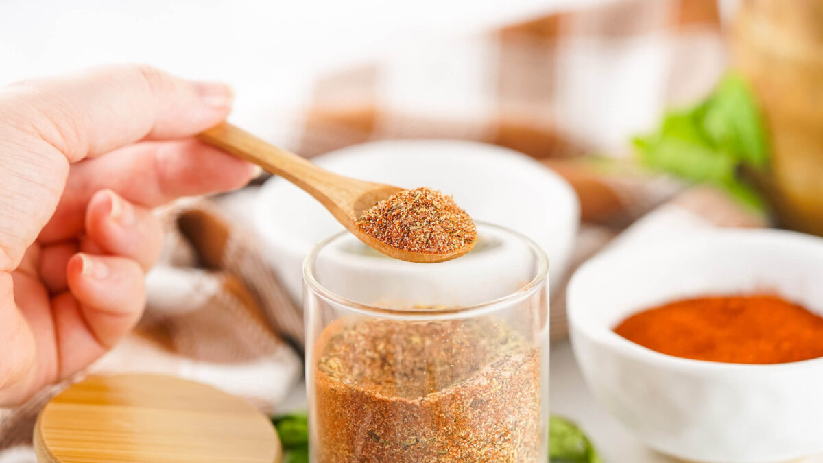homemade turkey rub in a jar